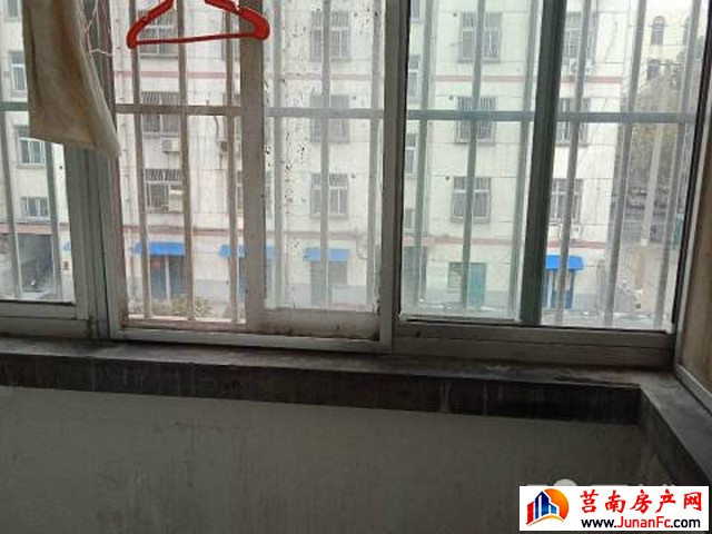 站前小区 3室2厅 80平米 简单装修 1000元/月