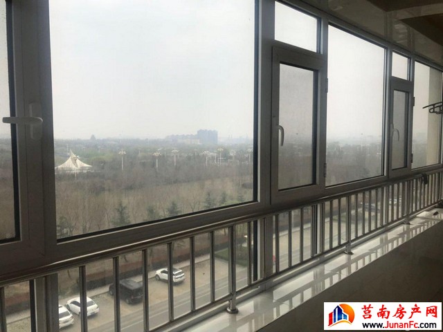 临港俊城小区 3室2厅 146.19平米 精装修 68万元