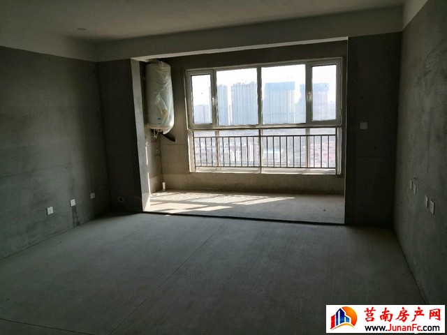 阜丰时代城悦府 3室2厅 133平米 毛坯 89.9万元