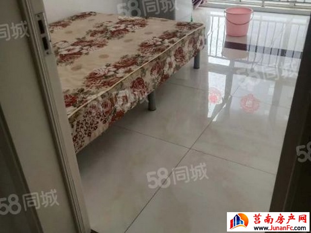 金龙御景苑 3室2厅 80平米 简单装修 1000元/月