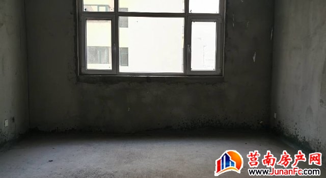 天桥名城 3室2厅 133平米 毛坯 72万元
